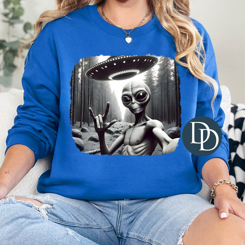 Alien UFO Selfie *DTF Transfer*